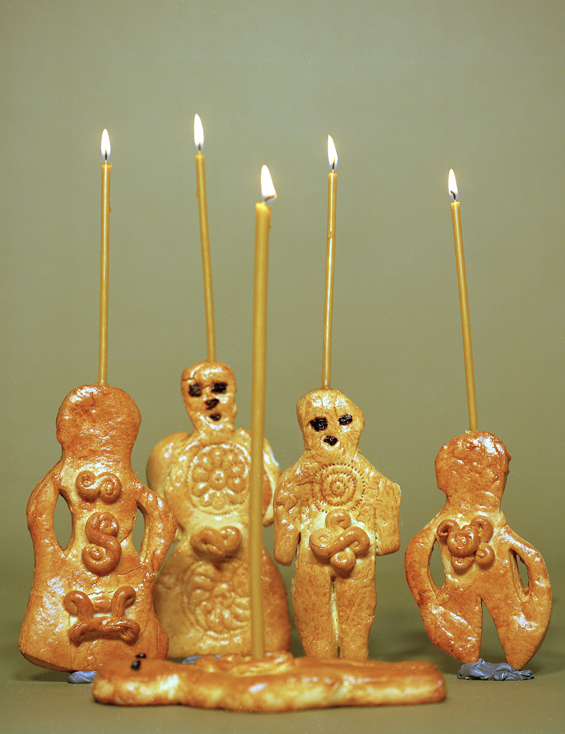 <p>2022/2024<br />
Family Constellations/<br />
Diasporaportraits as Symbolic Bread</p>
